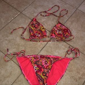 Super cute bikini set!! Size; Medium!